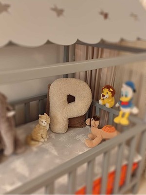 Puff Table Peluş P Harfi Yastık, Dekoratif Kırlent, Krem Rengi Kuzu Teddy Kumaş, Büyük Boy