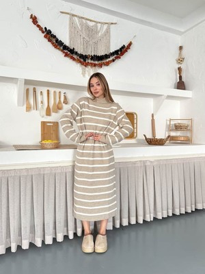 Boğazlı Çizgili Triko Elbise