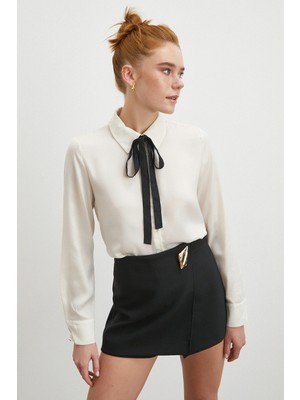 Never More Yaka Bağlamalı Saten Gömlek Ekru