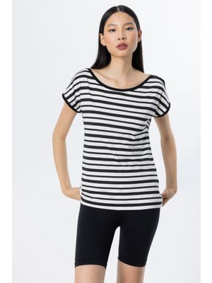 On Minimalist Oversize Çizgili Kadın Bluz - Kısa Kol Yuvarlak Yaka