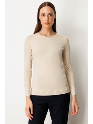 On Metal Aksesuarlı Sıfır Yaka Basic Bluz