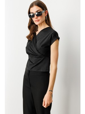 On Minimalist V Yaka Crop Bluz - Kısa Kol - Günlük