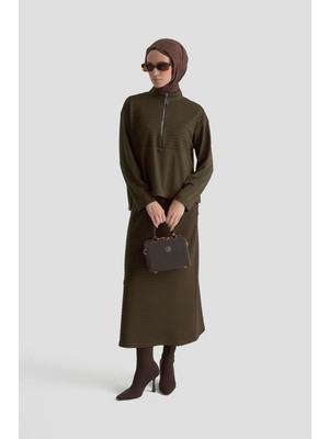 Armine Trend Kendinden Çizgi Detaylı Yarım Fermuarlı Etekli İkili Takım Yağ Yeşili 25KT6112