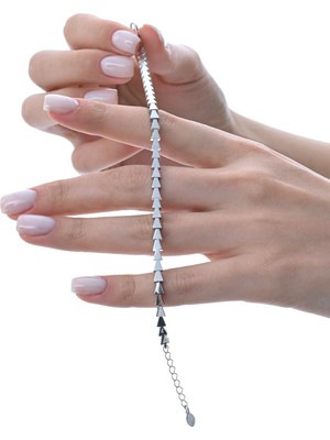 Söğütlü Silver Gümüş Rodyumlu Modern Görünümlü Ardışık Üçgenler Bileklik SGTL12852RODAJ