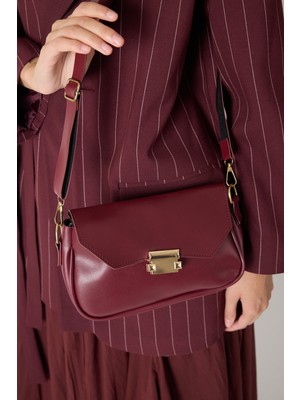 Tonny Black Kadın Bordo Tokalı Deri Görünümlü Askılı Omuz Çantası