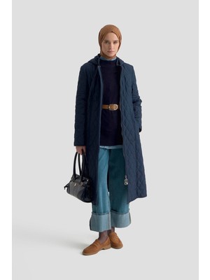 Armine Trend Baklava Desenli Boydan Fermuarlı Kemerli Kapitone Mont Lacivert 25KT706