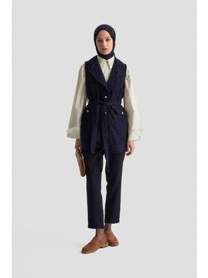 Armine Trend Yeleği Tüvit Simli Kemerli Pantolonlu Ikili Takım Lacivert 25KT638