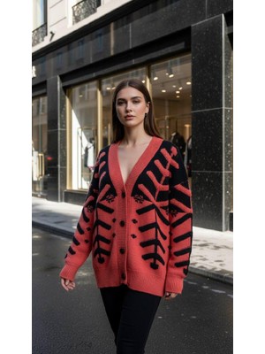 Miss Poem Düğmeli Oversize Kadın Desenli Mercan Triko Hırka