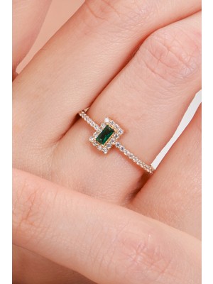 Oroline Kuyumculuk 14 Ayar Dikdörtgen Desenli Yeşil Taşlı Altın Kadın Yüzük