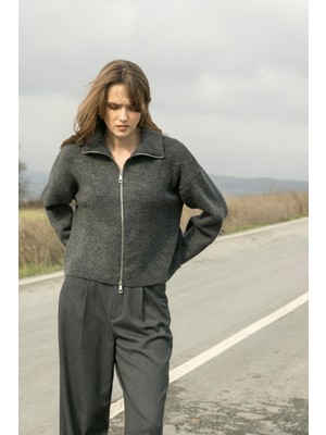 Nisan Triko Fermuarlı Triko Hırka