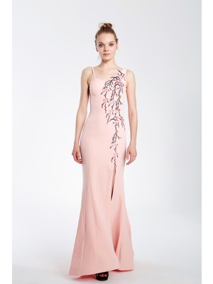 Derin Yırtmaçlı Uzun Pudra Abiye Elbise