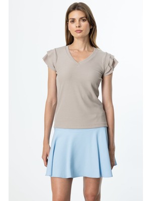 On Kadın Minimalist V Yaka Kısa Kol Bluz - Regular Fit