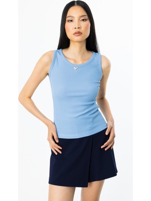 On Yakası Aksesuarlı Fitilli Pamuklu Bluz