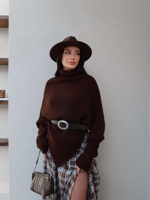 Esra Helvacı Kemerli Asimetrik Kesim Kazak