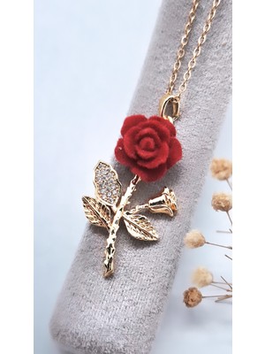 Serenity Gold Yapraklı Kırmızı Gül Figür Çelik Kolye