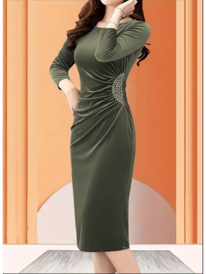 ModaSize Kadın Uzun Kollu Bot Yaka Yanı Taş Detaylı Midi Kadife Elbise