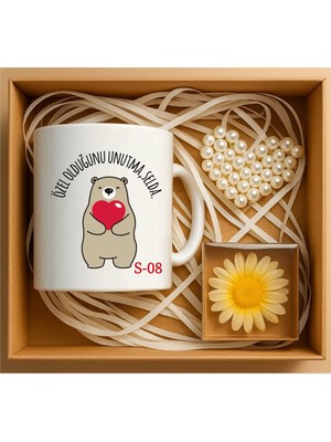 E-Hediyeci Kişiye Özel Kupa, Anahtarlık ve Papatya Mum Sürpriz Hediye Kutusu, Sevgiliye Hediye Sepeti,  Doğum Günü Hediyesi, Yılbaşı Hediyesi S08