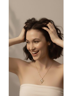 Studio Fashion 1988 Kadın Premium Kuyumcu Işçilik Rodyum Kaplama Taşlı Modern Tasarım Kalp Kolye