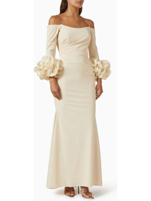 AC BY AANCHAL CHANDA Bej Omuzları Açık Çiçek Aplikeli Elbise, Modern Romantizm