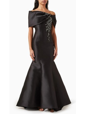 AC BY AANCHAL CHANDA Kristal Işlemeli Siyah Elbise, Omuz Açık ve Balık Kuyruğu Detaylı