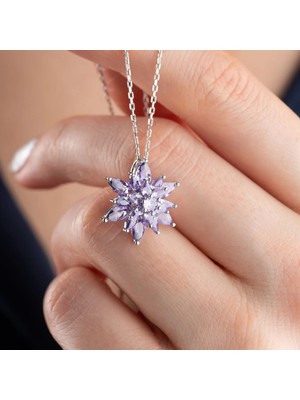 Ay Mücevher 925 Ayar Gümüş Mor Işıltılı Lotus Çiçeği Kolye Zarif ve Anlamlı Takı Modeli