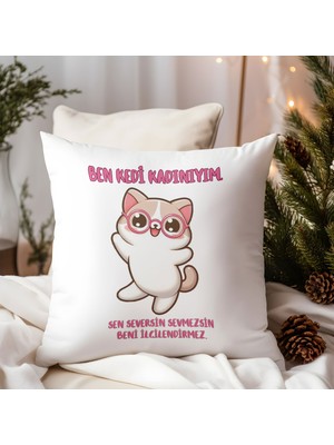 Qoeuyl Boutique Ben Kedi Kadınıyım Baskılı Komik Hediyelik Elyaf Dolgulu Saten Dekoratif Yastık