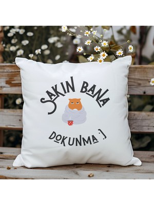 Qoeuyl Boutique Sakın Bana Dokunma Baskılı Komik Hediyelik Elyaf Dolgulu Saten Dekoratif Yastık