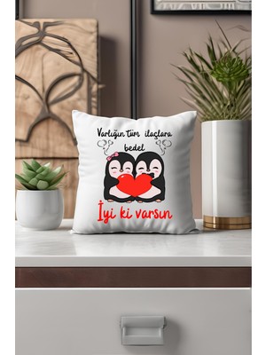 Qoeuyl Boutique Iyi Ki Varsın-Penguen Baskılı Eş, Sevgili, Arkadaşa Hediyelik Elyaf Dolgu Saten Mini Yastık