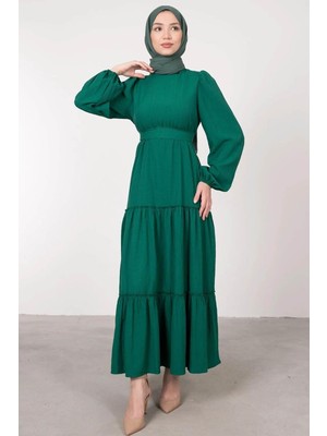 Tesettür Diyarı Kırışık Kumaş Detaylı Kuşaklı Tesettür Elbise -Zümrüt