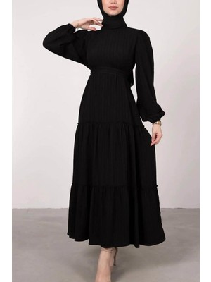 Tesettür Diyarı Kırışık Kumaş Detaylı Kuşaklı Tesettür Elbise -Siyah