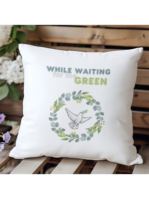 Qoeuyl Boutique While Waiting For The Green Baskılı  Hediyelik Elyaf Saten Dekoratif Yastık