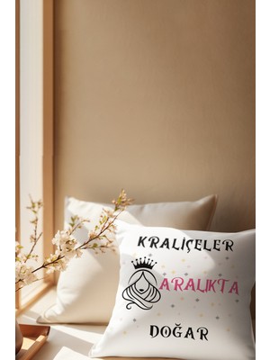 Qoeuyl Boutique Kraliçeler Bu Ayda Doğar Baskılı Eş, Sevgili, Arkadaşa Hediyelik Saten Mini Dekoratif Yastık