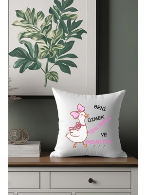 Qoeuyl Boutique Beni Üzmek Tehlikeli ve Yasaktır Baskılı Eğlenceli Hediyelik Elyaf Dolgulu Satendekoratifmini Yastık