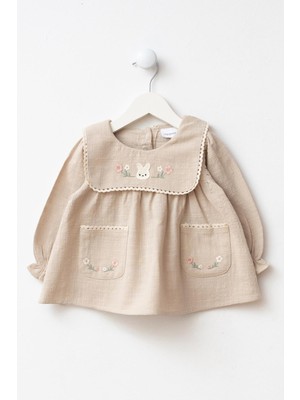 Magu Kız Çocuk Pamuklu Bej Nakışlı Elbise – Büyük Yaka Detaylı, Cepli