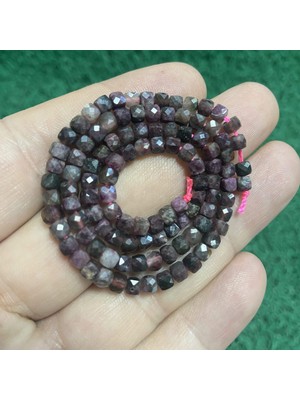 Küp Turmalin Taşı 4 mm