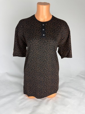 Yaşar Triko Kadın Likralı Desenli Düğmeli Bisiklet Yaka Kısa Kollu Yanları Yırtmaçlı Anne Penye Tişört