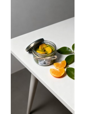 Shiny House Doğal Soya Mandalina Figürlü Mum – Ahşap Fitilli, Mandalina Kokulu