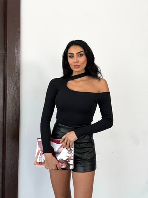 Cuyka Kadın Bluz Kaşkorse Kumaş Asimetrik Yaka Tek Omuz -