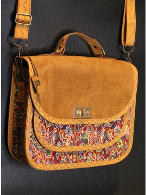Pujiva Büyük Boy-Etnik Desenli, Fermuarlı, Kilitli, Desenli, Suet Kapaklı El ve Omuz Askılı Çanta, E:26 B:20