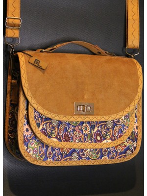 Pujiva Büyük Boy-Etnik Desenli, Fermuarlı, Kilitli, Desenli, Suet Kapaklı El ve Omuz Askılı Çanta, E:26 B:20