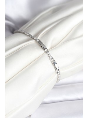 Kelebek Model Zirkon Taşlı Gümüş Renk Pirinç Su Yolu Kadın Bileklik