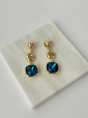 Calista Aksesuar Parlak Renkli Taşlı Altın Detaylı Şekilli Gold Küpe