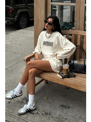 Le'sluette %100 Pamuk Premium Regular Fit Bisiklet Yaka %100 Pamuk Sweatshirt Zebra Desen Nakışlı