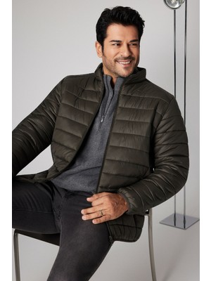 Altınyıldız Classics Rüzgar Geçirmez Taşınabilir Çantalı Sıcak Tutan Ultra Hafif Standart Fit Haki Şişme Erkek Mont