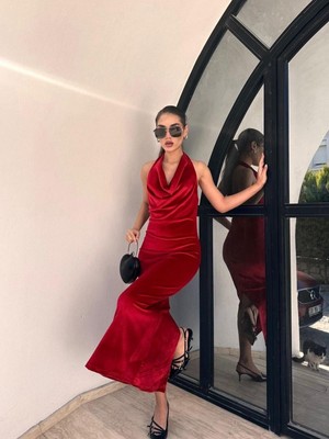 Betül Nayır Degaje Yaka Kadife Elbise -Kırmızı