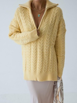 Betül Nayır Örgü Desen Yırtmaç Detay Kazak -Sarı