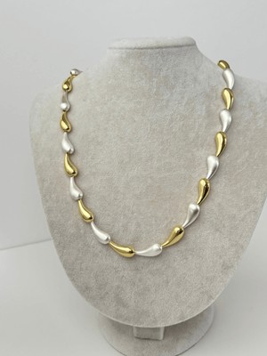 Calista Aksesuar Beyaz ve Altın Renkli Ince Damla Şekilli Kolye