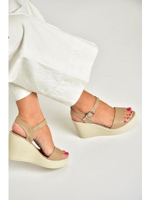 Fox Shoes U555250203 Bej Hakiki Deri Dolgu Topuklu Kadın Ayakkabı