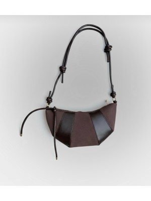 Özbu Ip Sarkıt Detaylı Süet Deri Garnili Kruvasan Model Omuz Çanta