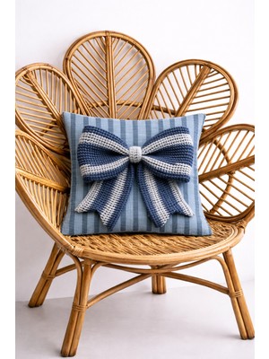 Ases Design 3D Örgü Fiyonk Detaylı Lacivert-Beyaz Çizgili Dekoratif Kırlent Kılıfı (45X45 Cm)